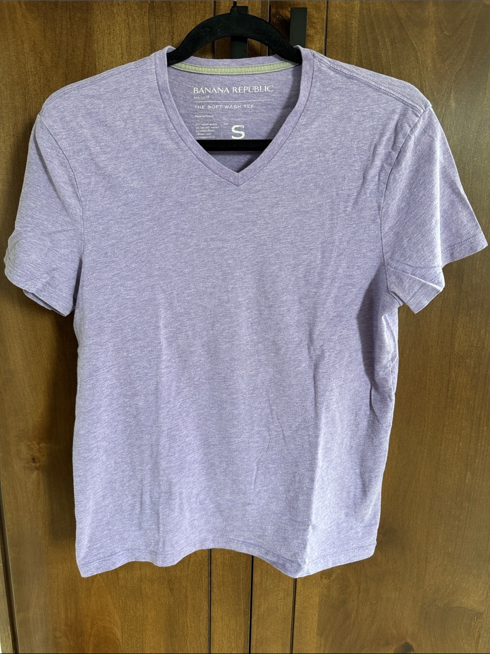 Banana Republic Men’s Light Purple V-Neck Short Sleeve Tee